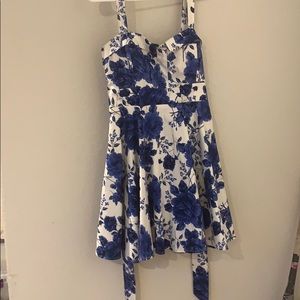 EUC Beautiful vintage inspired flower dress